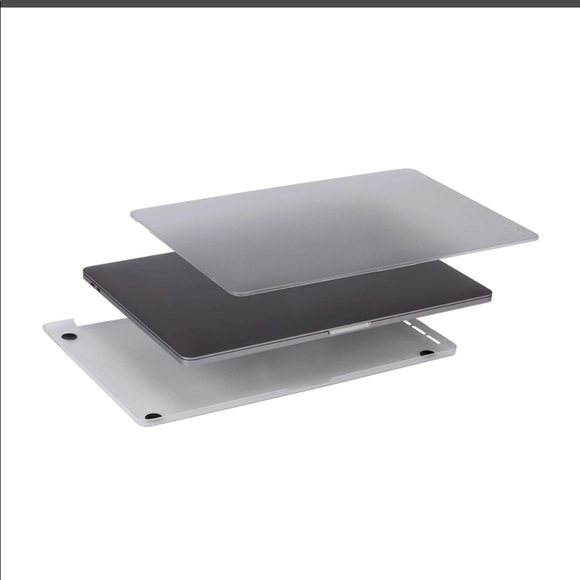 Incase 16 inch MacBook Pro clear case - Picture 1 of 7